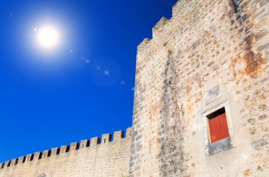 Taş duvar ve mavi gökyüzü, arka plan