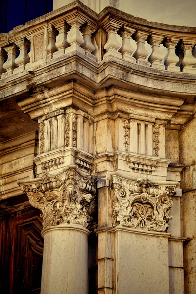 Detalhe da arquitetura antiga, em Lisboa . — Fotografia de Stock