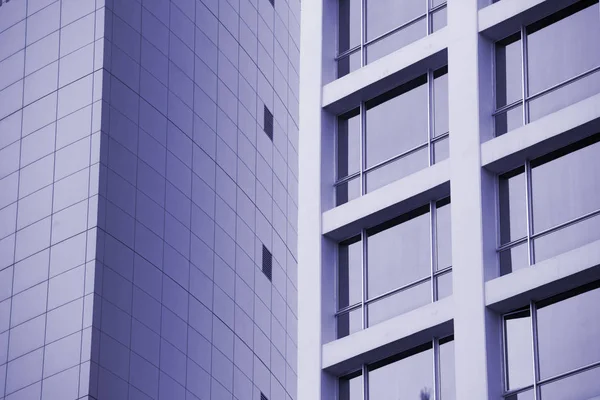 รายละเอียดสถาปัตยกรรม อาคารโมเดิร์นกระจกซุ้มธุรกิจ backg — ภาพถ่ายสต็อก
