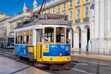 Lisbon, Portekiz - 10 Eylül. 2017. Bir kare Praça d tramvay