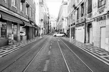Lisbon, Portekiz - 29.10.2017: Şehir sokak gün zaman. Siyah-wh