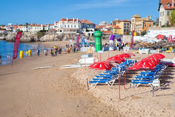 CASCAIS, PORTUGAL - SETEMBRO 24. Em 2017. Vista de uma praia no — Fotografia de Stock