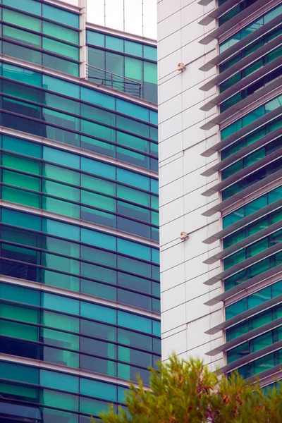 Detail of windows in a modern building . Business background — Stock Photo, Image