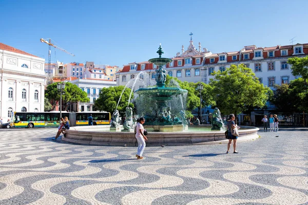 Lisbon, Portekiz - 10 Eylül. 2017. Rossio Çeşmede 