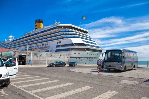 Lisbon, Portekiz - 14 Eylül. 2017. Büyük lüks cruise shi