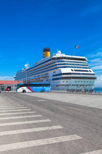 Lisbon, Portekiz - 14 Eylül. 2017. Büyük lüks cruise shi