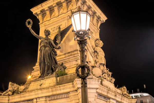 LISBOA - 01 DE ABRIL DE 2018: Monumento a los Restauradores en Restaur — Foto de Stock