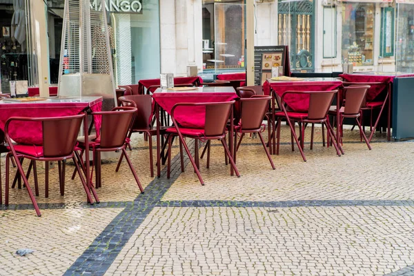 LISBON - 01 APRILIE 2018: Terasa cafenelei în zona pietonală a — Fotografie, imagine de stoc