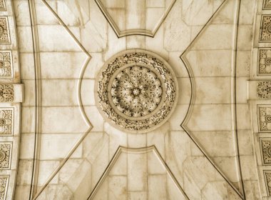 Augusta'arch. Şehrin önemli ve Antik anıt 