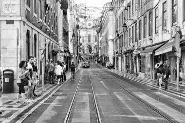 Lisbon, Portekiz - 29.10.2017: Şehir sokak gün zaman. 