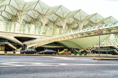 Gare yapmak Oriente ya da Lizbon Oriente istasyonu, bir Portekiz intermodal taşıma hub 