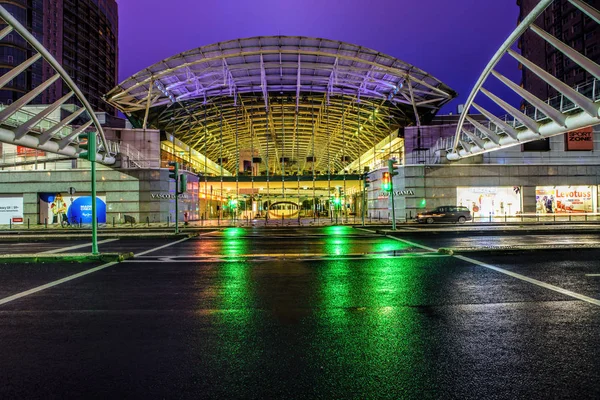 Торговый центр Vasco da Gama в Парке Наций, Лиссабон, Португалия. Один из крупнейших торговых центров  . — стоковое фото