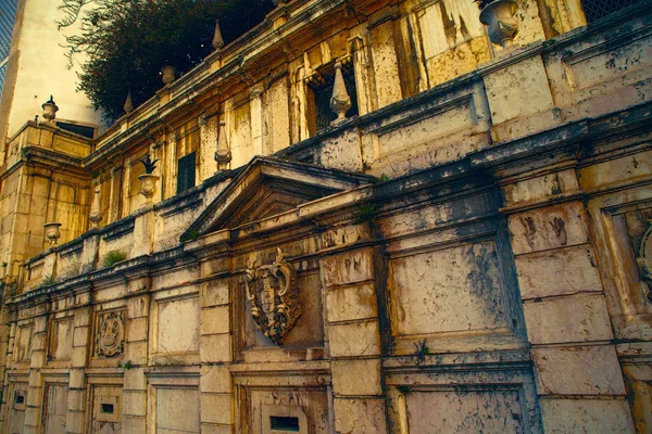 Teil des äußeren Details des Gebäudes. lisbon portugal . — Stockfoto