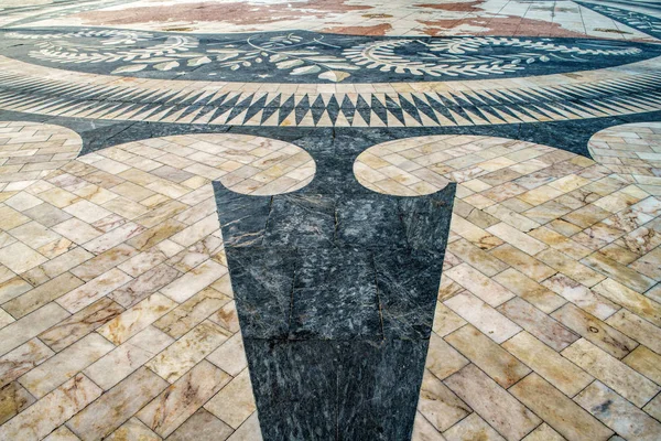 The mosaic of the Portuguese maritime discoveries at the Monumen — Stock Photo, Image