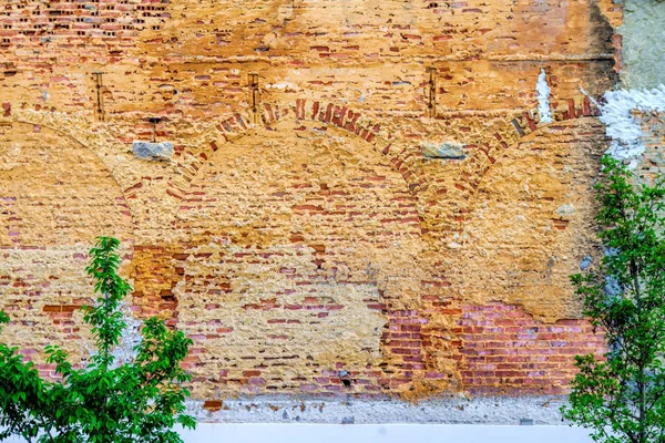 Red brick wall on the abandoned old factory — Stock Photo, Image