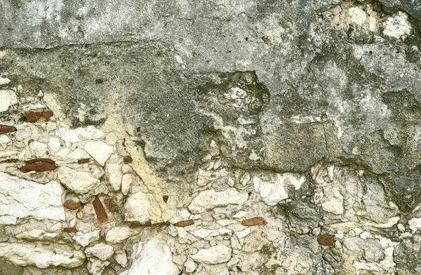 Pared de piedra cubierta con yeso de arcilla. Pano arquitectónico vintage — Foto de Stock