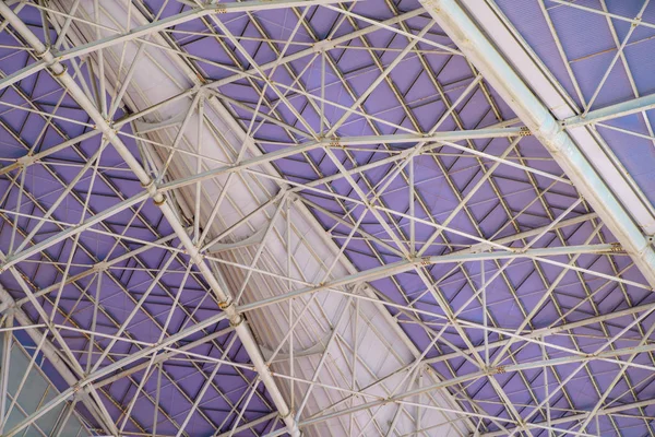Abstraktes Bild eines Teils der futuristischen Dachkonstruktion — Stockfoto