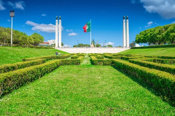 Abschüssiger Landschaftspark Mit Von Bäumen Gesäumten Wanderwegen Lisbon Portugal — Stockfoto