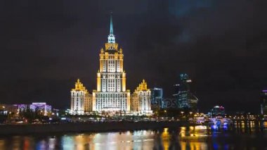 Tarihi Moskova Nehri ön ile bina Timelapse ve hyperlapse görünümü