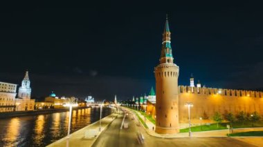 Tarihi Merkezi Moskova Merkezi nehir, kremlin ve trafik görünümünü Timelapse