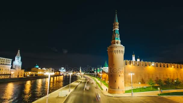 Timelapse utsikt över historiska centrum Moskva centrum med floden, Kreml och trafik — Stockvideo