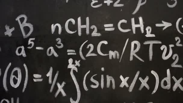 Chemical and mathematical equations wall room background focused and defocused action — Stock Video