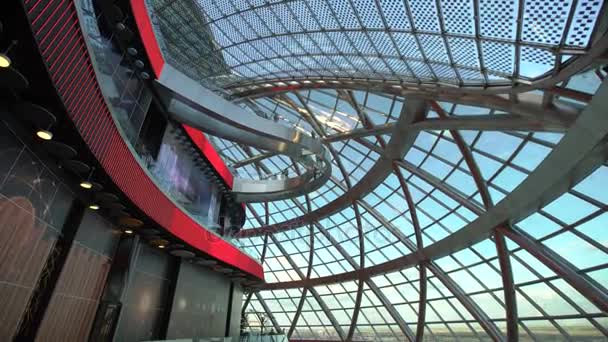 Astana, Kazachstan - 10 czerwca 2017: Expo szwedzki pawilon z futurystyczny ekranu z koncepcja przyszłości energii — Wideo stockowe