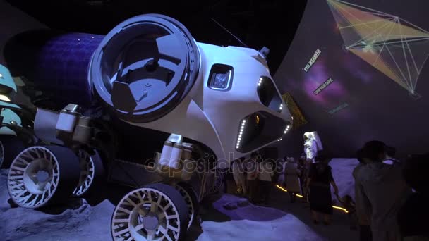 Astana, Kazachstán - 10. června 2017: Expo pavilon s futuristickou Marsu rover koncept — Stock video