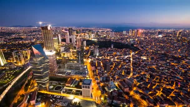 Timelapse takterrass med utsikt över Istanbul stadsbild och Golden horn på natten — Stockvideo