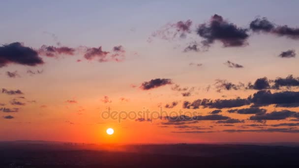 Luchtfoto timelapse van de skyline van Istanbul met gebouwen silhouet bij zonsondergang — Stockvideo