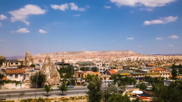 Timelapse vista da famosa aldeia de Goreme na Capadócia durante o dia na Turquia — Vídeo de Stock