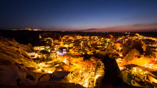 Timelapse weergave van prachtige Goreme dorpje in Cappadocië bij nacht in Turkije — Stockvideo