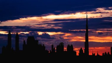 Sunset'teki UAE Dubai Timelapse cityscape siluet