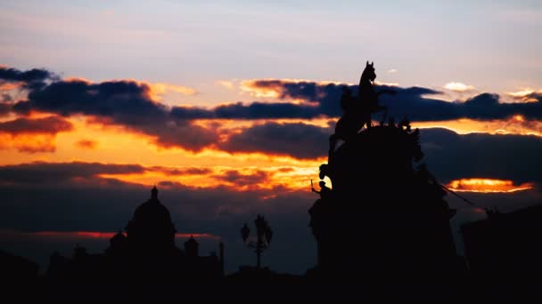 Timelapse av vackra solnedgången på Sankt Petersburg historiska centrum, Ryssland — Stockvideo