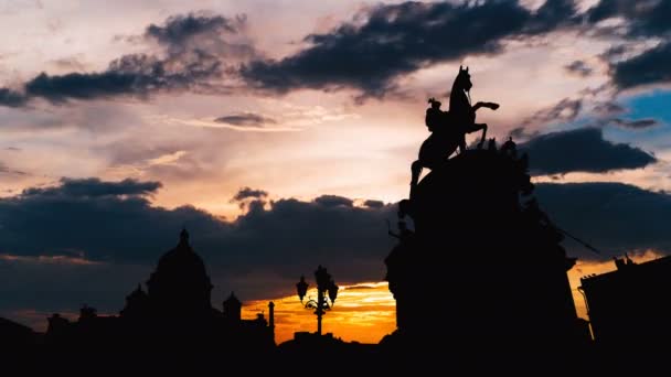 Timelapse of beautiful sunset at Saint Petersburg city historical center, Russia — стоковое видео