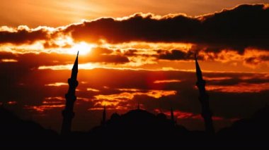 Timelapse ünlü Sultanahmet veya Sultanahmet Camii Istanbul cityscape gün batımında, Türkiye