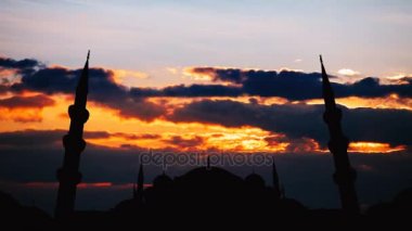 Timelapse ünlü Sultanahmet veya Sultanahmet Camii Istanbul cityscape gün batımında, Türkiye