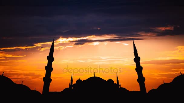 Timelapse знаменитий Султанахмет або Блакитна мечеть в Стамбулі міський пейзаж на заході сонця, Туреччина — стокове відео