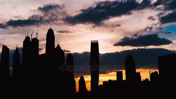 Timelapse de Dubai marina silueta de paisaje urbano en la puesta de sol en los Emiratos Árabes Unidos — Vídeo de stock