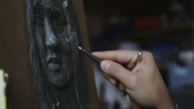 Tuval sanat atölyesi olarak heykel insanlar yüz oluşturma heykeltıraş Close-Up