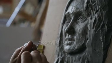 Tuval sanat atölyesi olarak heykel kadının yüz oluşturma heykeltıraş Close-Up