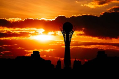 Güzel gün batımı Kazakistan Astana cityscape sermaye silüeti