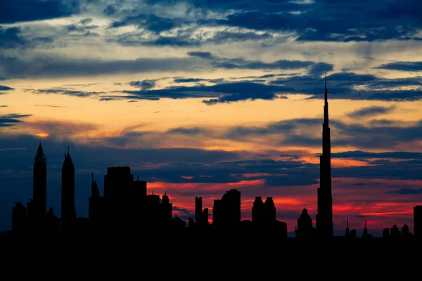 Sylwetka panoramę Dubaju na zachód słońca — Zdjęcie stockowe