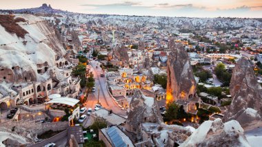 Gün batımında Göreme Köyü Türkiye'de-Kapadokya