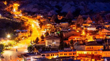 Geceleri Göreme Köyü Türkiye'de-Kapadokya