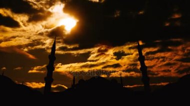 Timelapse ünlü Sultanahmet veya Sultanahmet Camii Istanbul cityscape gün batımında, Türkiye