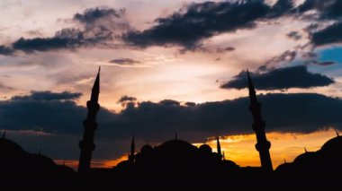 Timelapse ünlü Sultanahmet veya Sultanahmet Camii Istanbul cityscape gün batımında, Türkiye