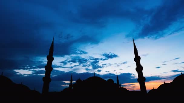 Zeitraffer der berühmten Sultanahmet oder blauen Moschee in Istanbul Stadtbild bei Sonnenuntergang, Türkei — Stockvideo