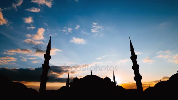 Timelapse διάσημη περιοχή Sultanahmet ή Μπλε Τζαμί στην Κωνσταντινούπολη αστικό τοπίο κατά το ηλιοβασίλεμα, Τουρκία — Αρχείο Βίντεο