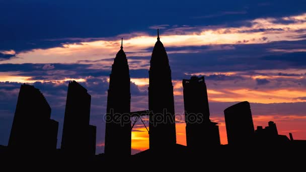 Timelapse z Kuala Lumpur panoráma silueta na západ slunce v Malajsii — Stock video